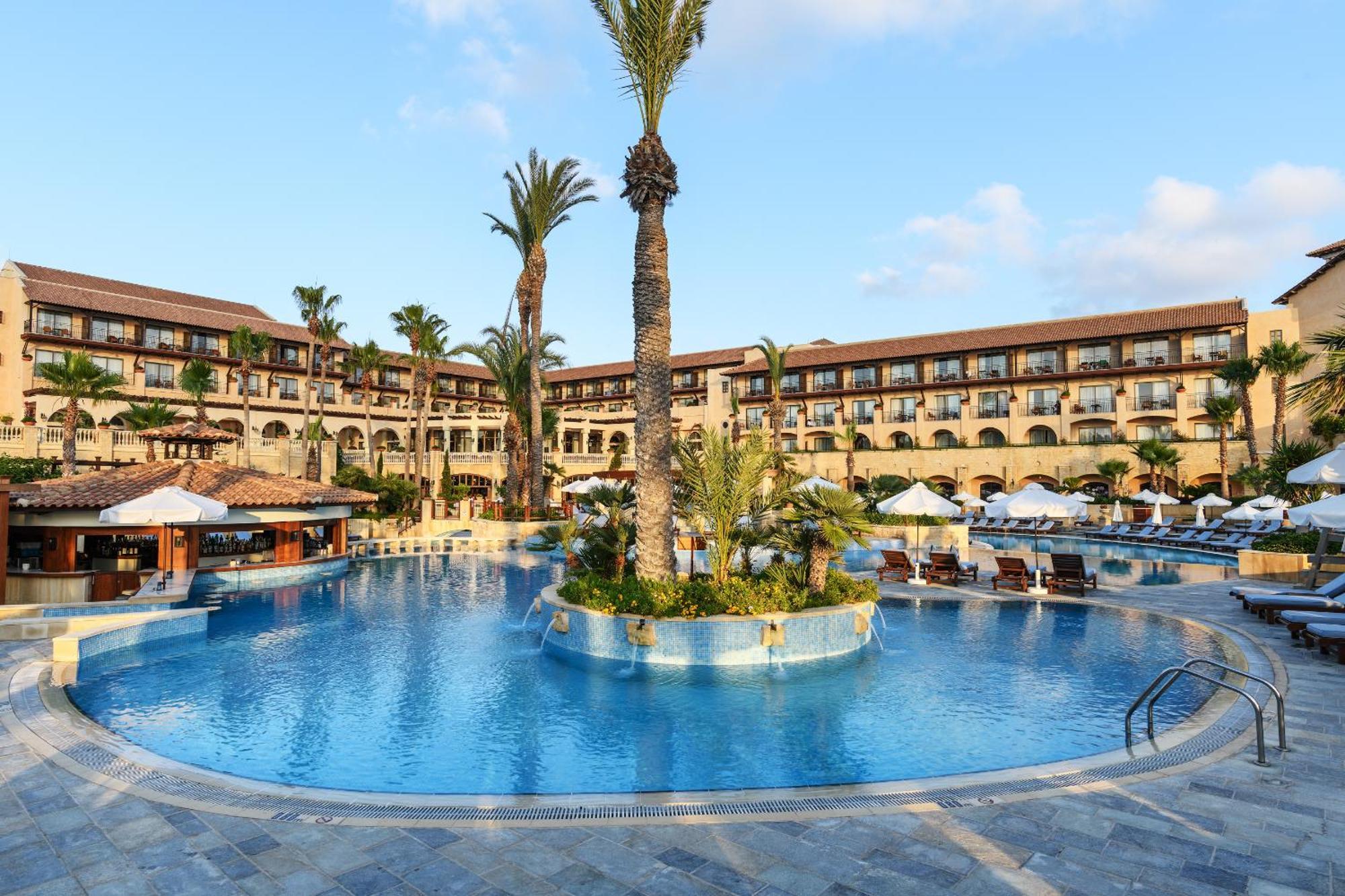 Elysium Hotel Paphos Bagian luar foto